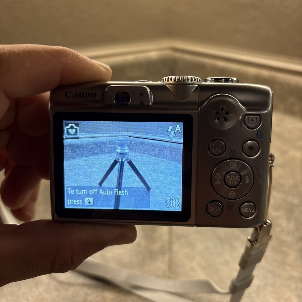Canon PowerShot A1100 IS 12.1MP Digital Camera silver MINT COND+ Stand & Mem Car - Picture 9 of 13